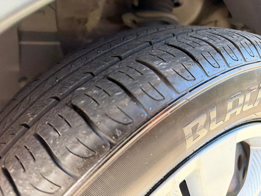 Used 2020 Nissan Kicks S image 11