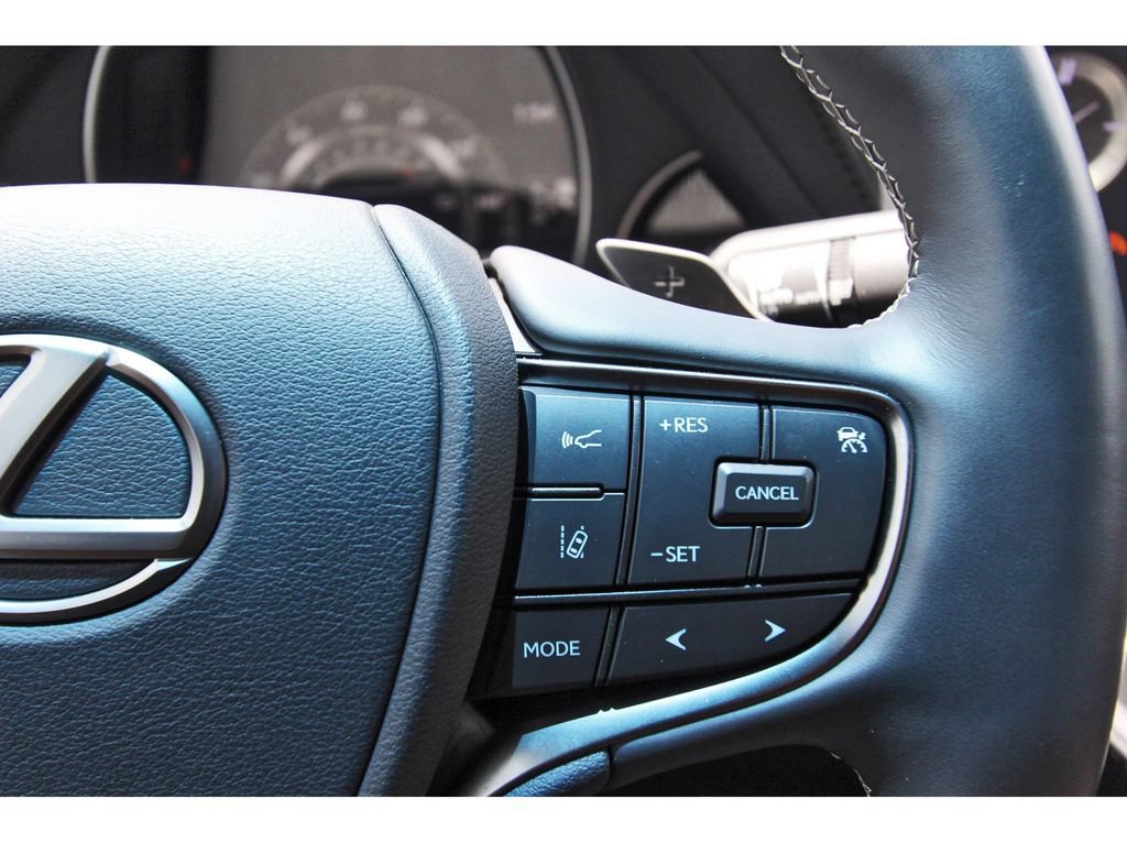 Used 2022 Lexus LS 500 RWD image 15
