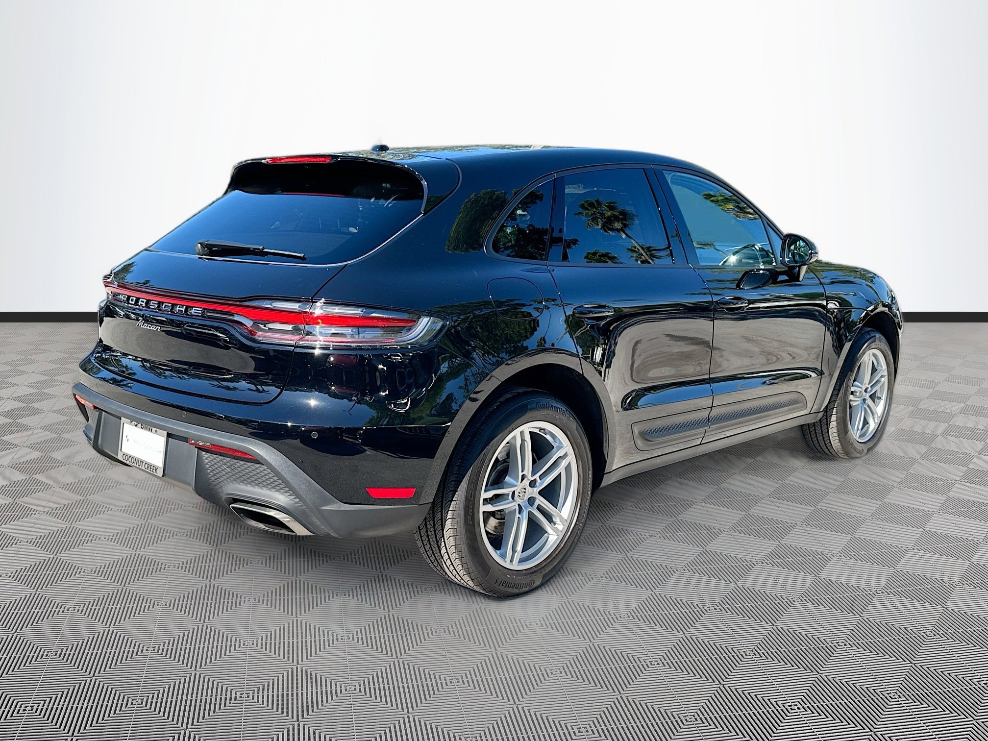 Used 2024 Porsche Macan image 7