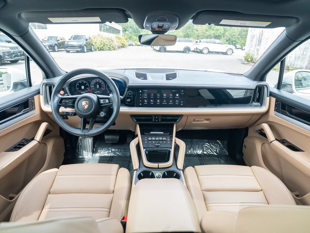 Used 2024 Porsche Cayenne AWD/4WD image 18