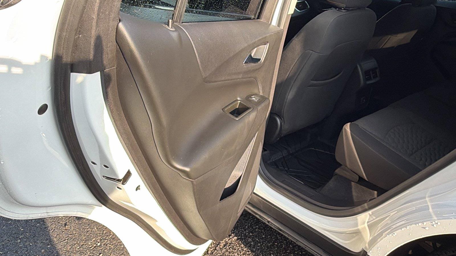 Used 2020 Chevrolet Equinox LT FWD image 21