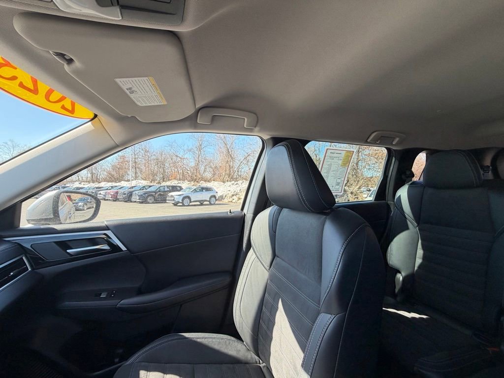 Used 2023 Mitsubishi Outlander SE image 35