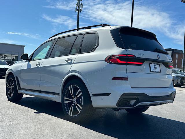 New 2026 BMW X7 xDrive40i image 3