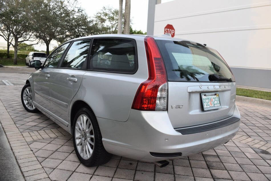 Used 2011 Volvo V50 T5 image 5
