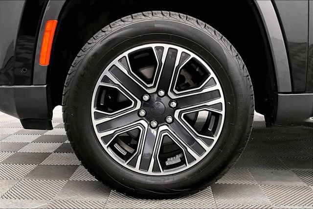 Used 2022 Jeep Wagoneer Series III w/ Rear Seat Video Group 1 AWD/4WD image 9