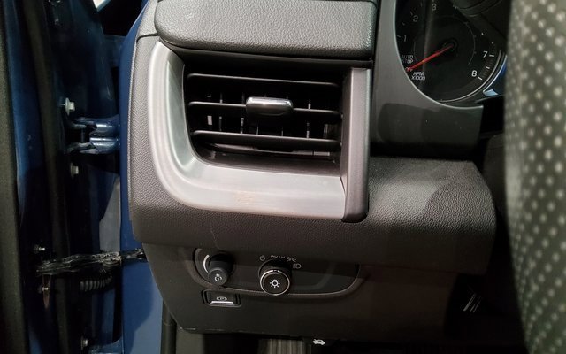 Used 2024 GMC Terrain SLE image 29