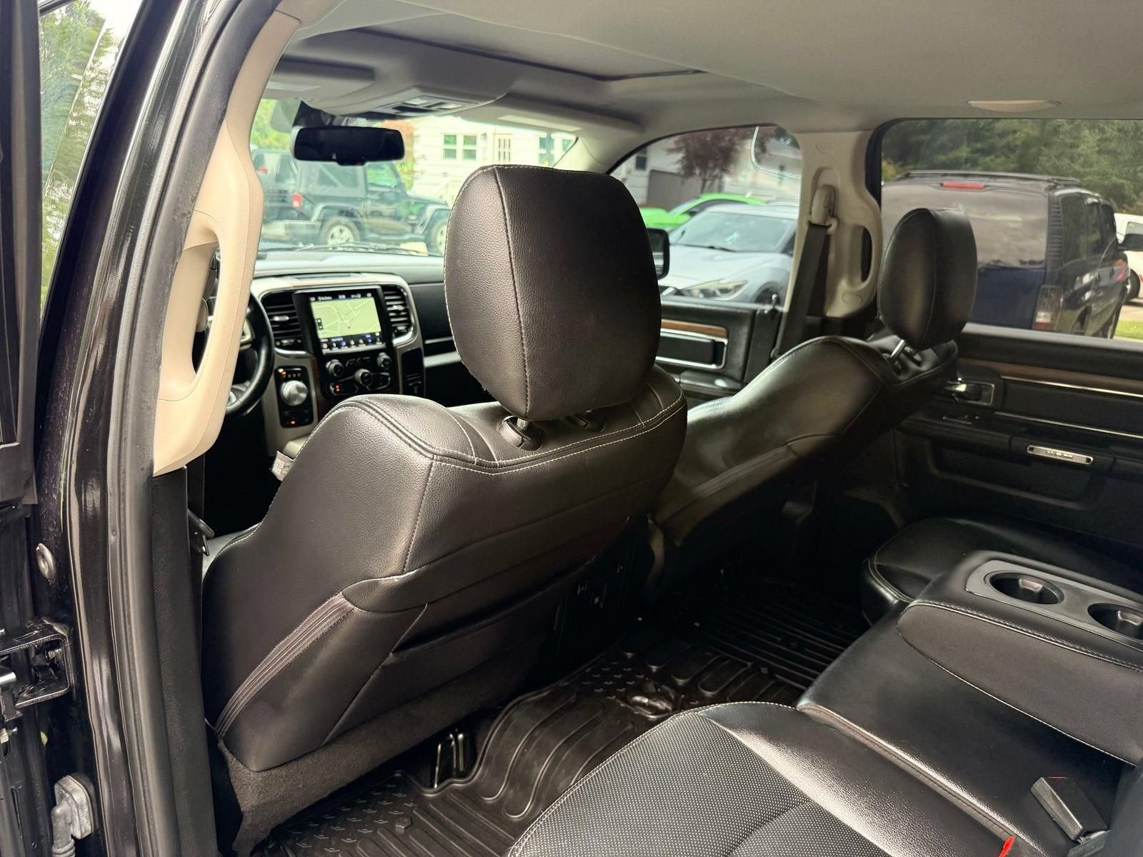 Used 2018 RAM 1500 Laramie w/ Convenience Group AWD/4WD image 30