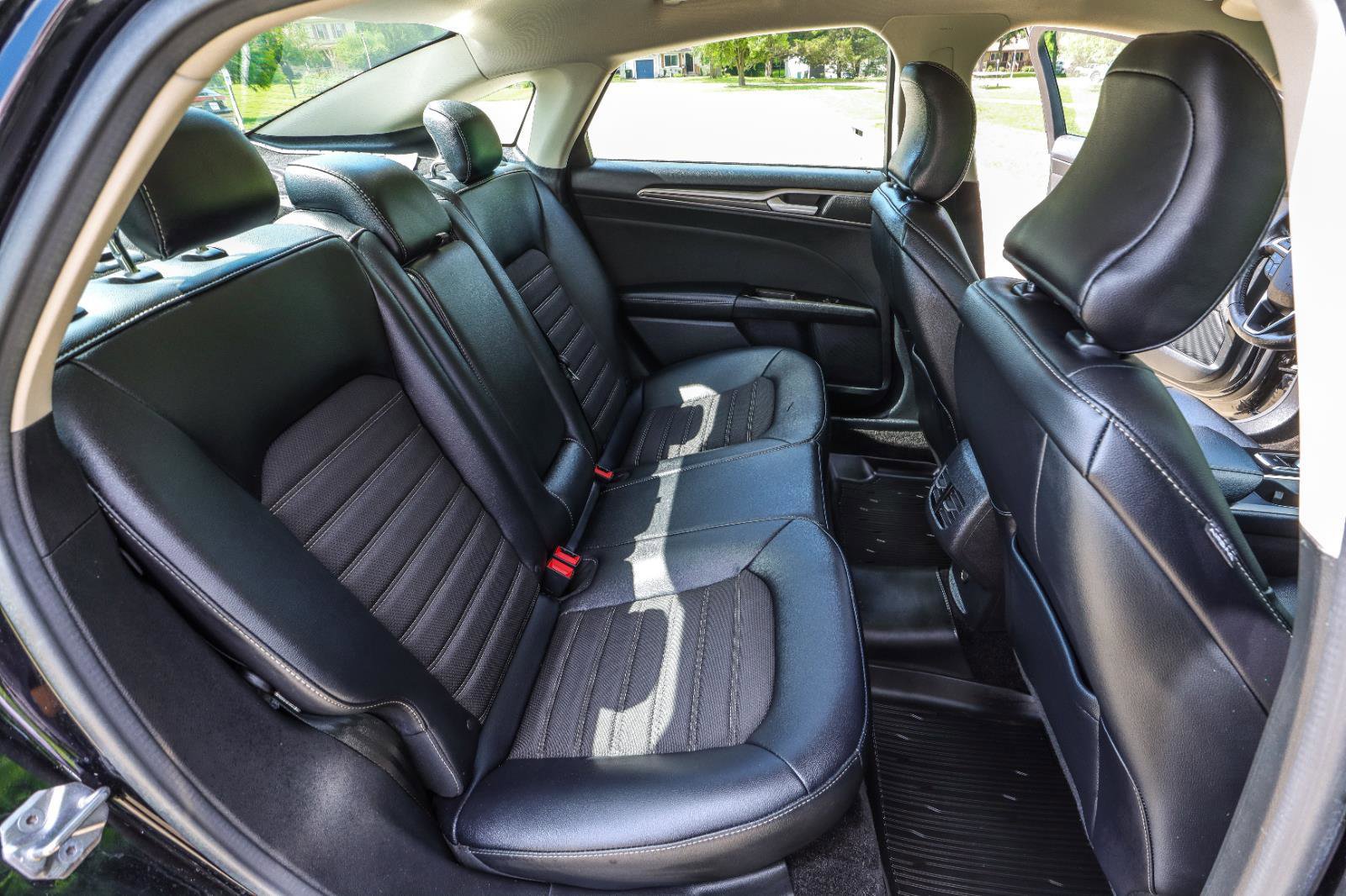 Used 2017 Ford Fusion SE w/ Equipment Group 201A FWD image 38