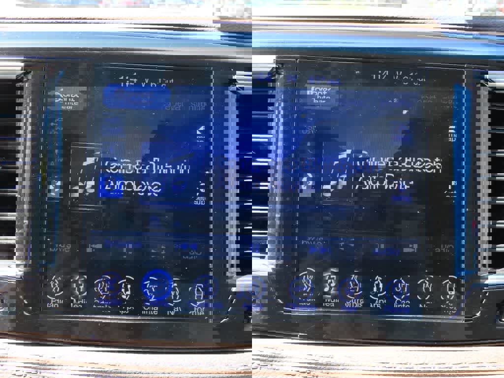 Used 2017 Chrysler Pacifica Limited image 24