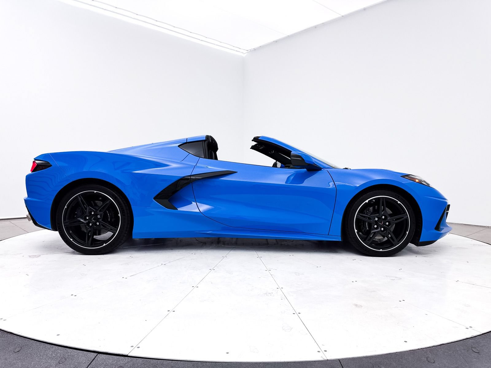 Used 2021 Chevrolet Corvette Stingray Preferred Cpe w/ Engine Appearance Package RWD image 37