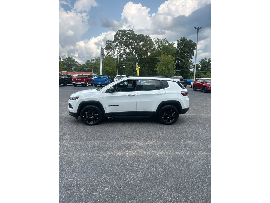 New 2026 Jeep Compass Latitude AWD/4WD image 4