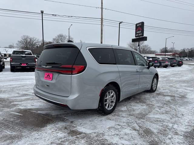 Used 2024 Chrysler Pacifica Touring-L image 20