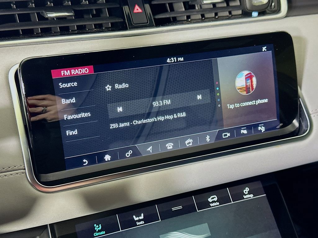 Used 2020 Land Rover Range Rover Evoque SE image 28