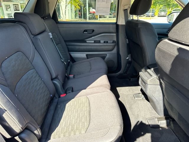 Used 2024 Nissan Pathfinder S image 28
