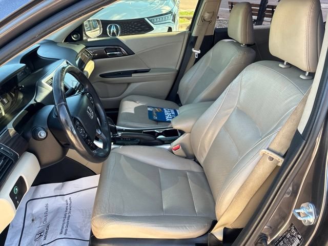 Used 2017 Honda Accord EX-L image 6