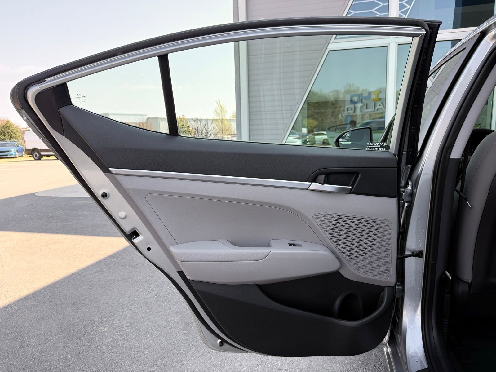 Used 2020 Hyundai Elantra SE image 17