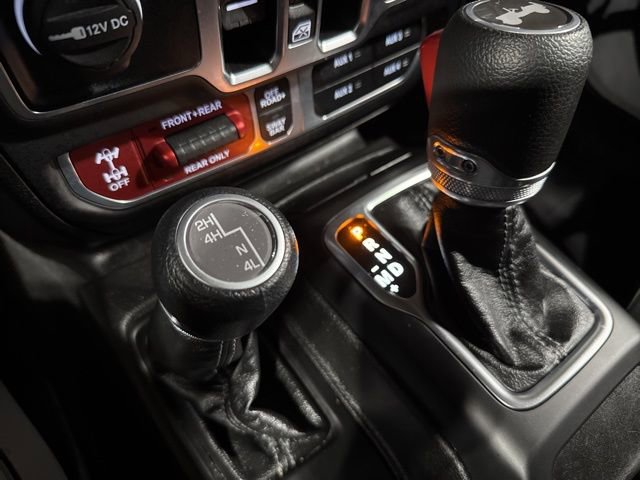 Used 2025 Jeep Wrangler Unlimited Rubicon AWD/4WD image 17