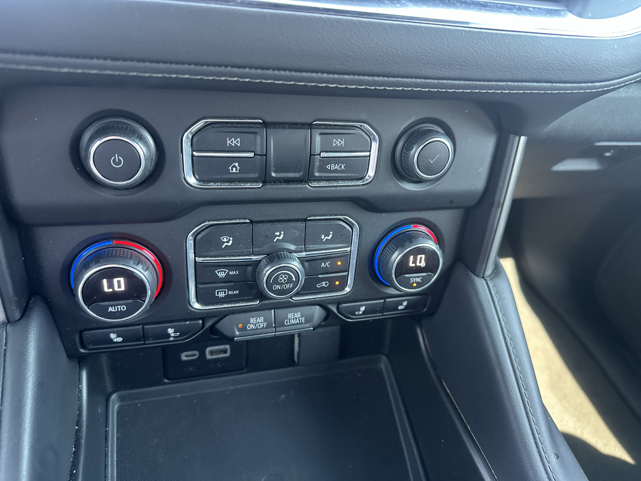 Used 2024 Chevrolet Tahoe LT AWD/4WD image 30