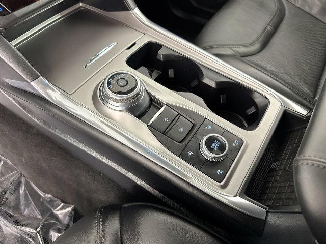 Used 2020 Ford Explorer Platinum w/ Premium Technology Package AWD/4WD image 17