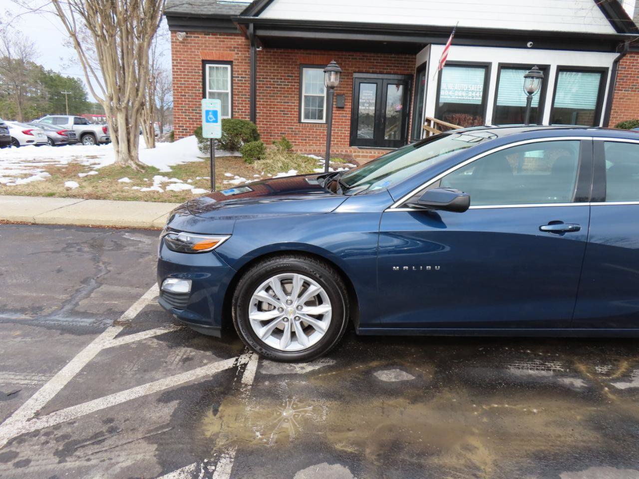 Used 2022 Chevrolet Malibu LT image 2