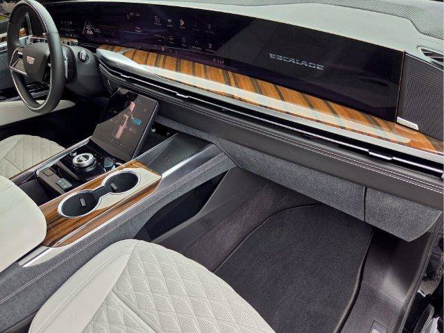 Certified 2026 Cadillac Escalade ESV Platinum Sport w/ LPO, ONYX Package AWD/4WD image 24