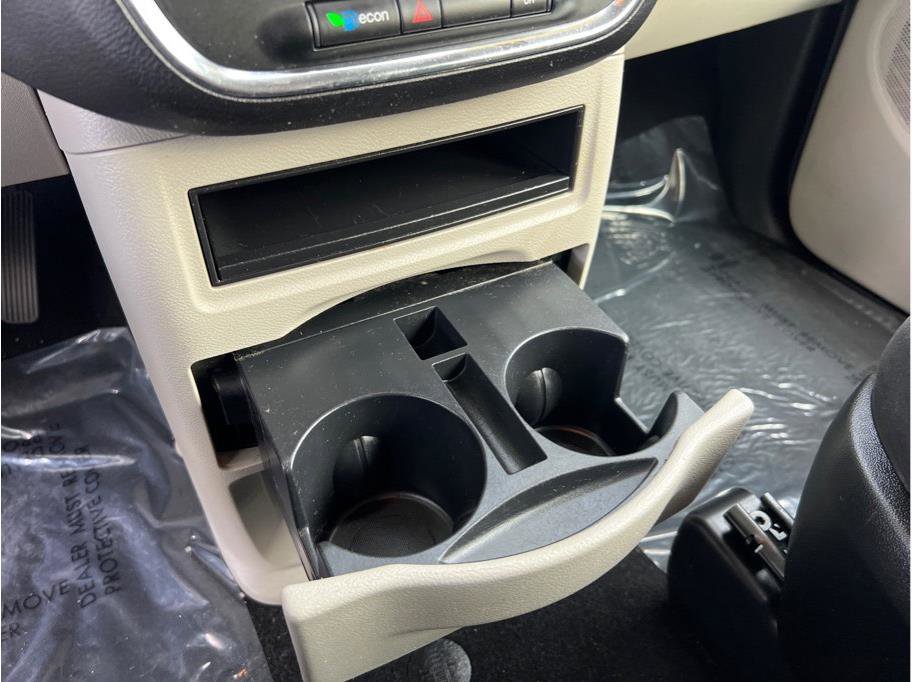 Used 2016 Dodge Grand Caravan American Value Package w/ UConnect Hands-Free Group image 12