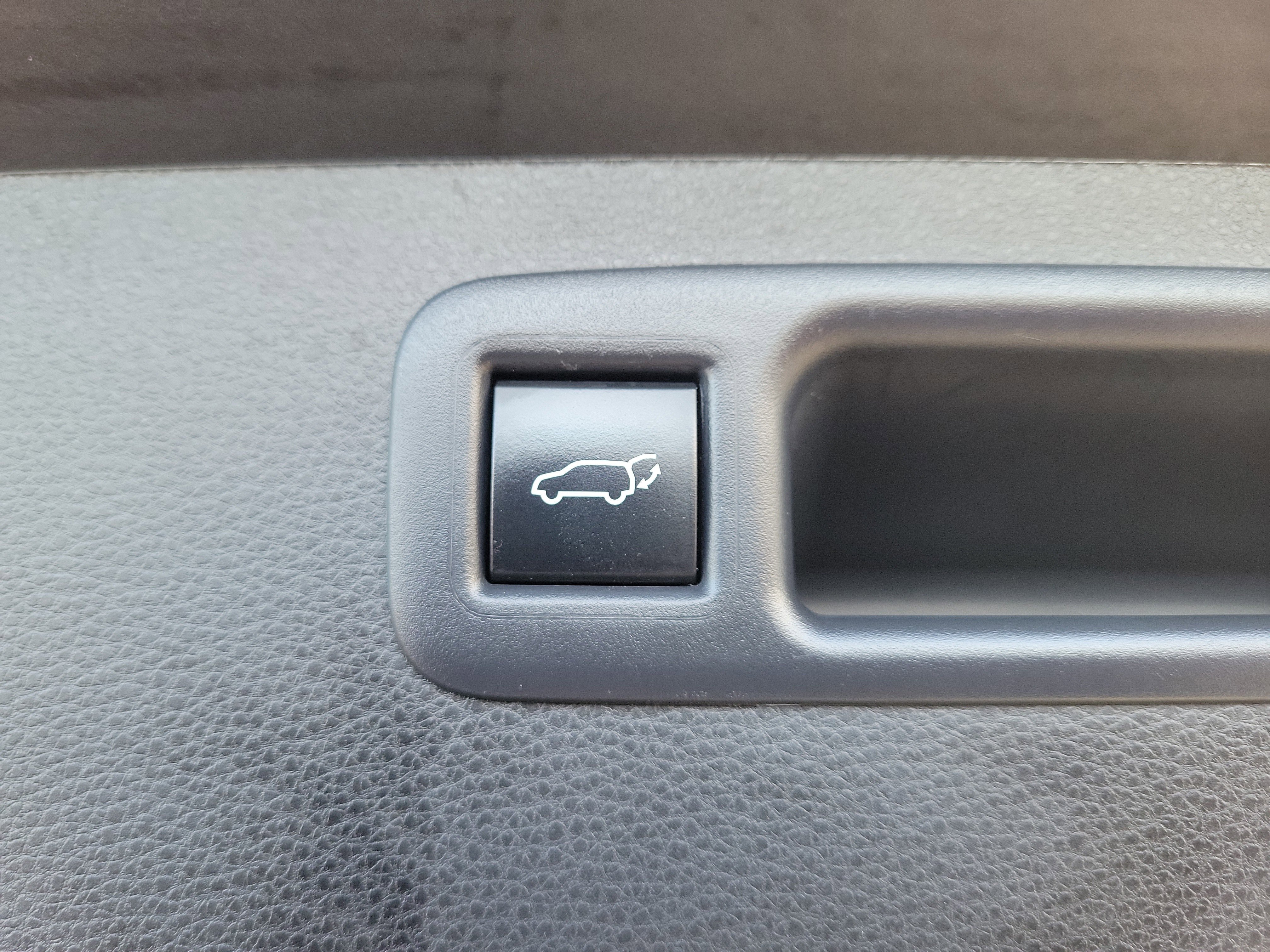 Used 2024 Toyota Highlander LE image 9