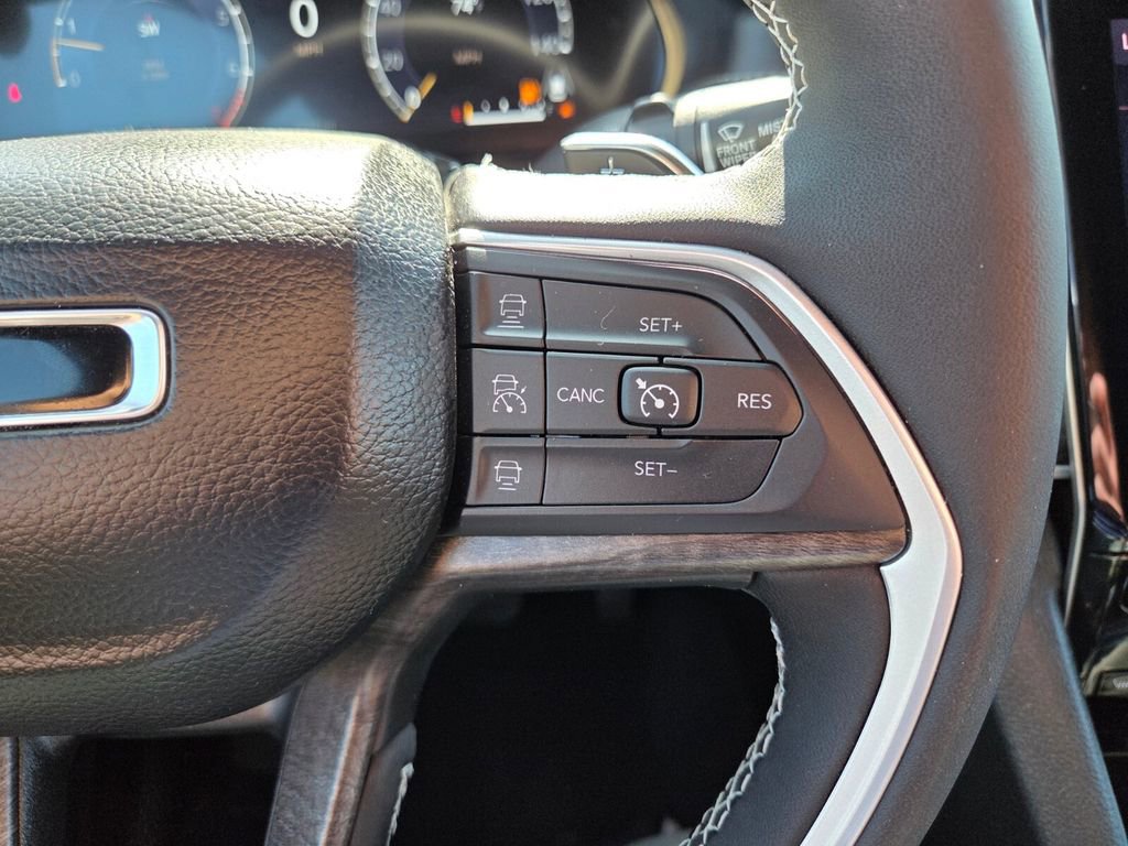 Certified 2025 Jeep Grand Cherokee L Limited w/ Black Appearance Package image 33