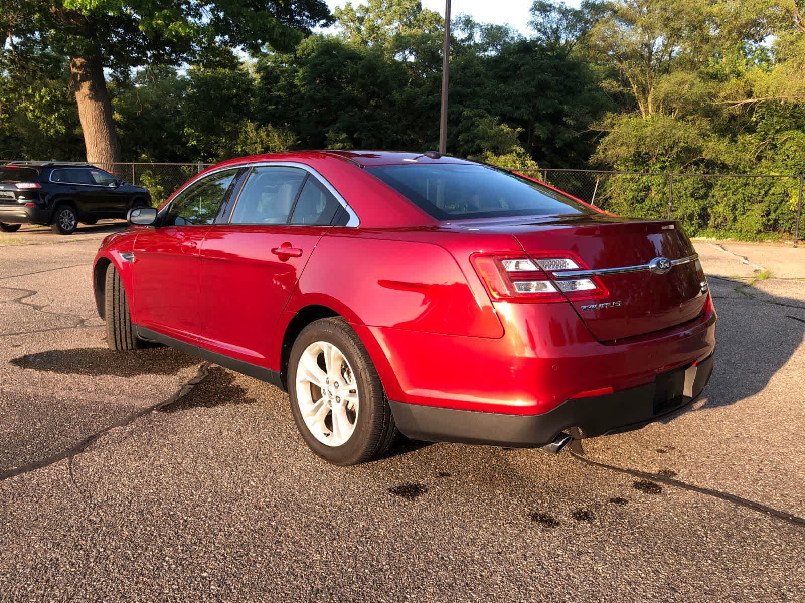 Used 2016 Ford Taurus SEL AWD/4WD image 5