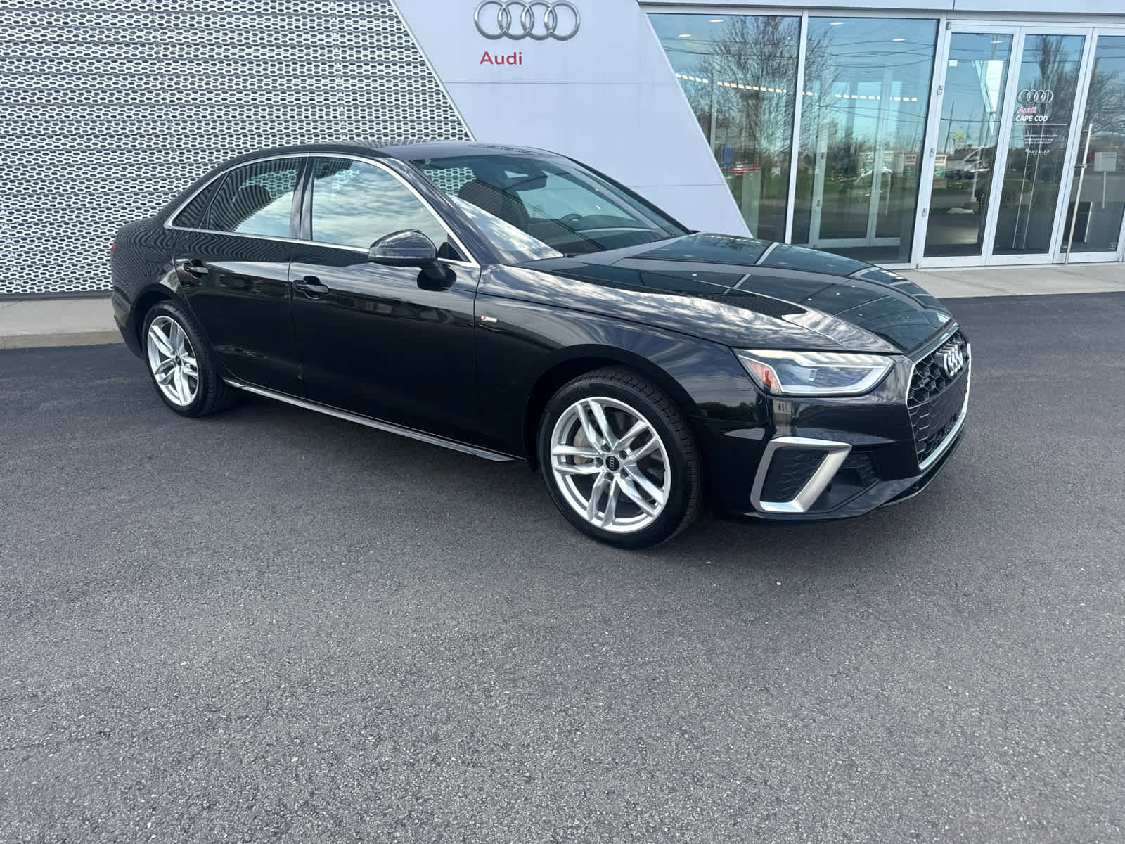 Used 2021 Audi A4 2.0T Premium Plus w/ Premium Plus Package image 2