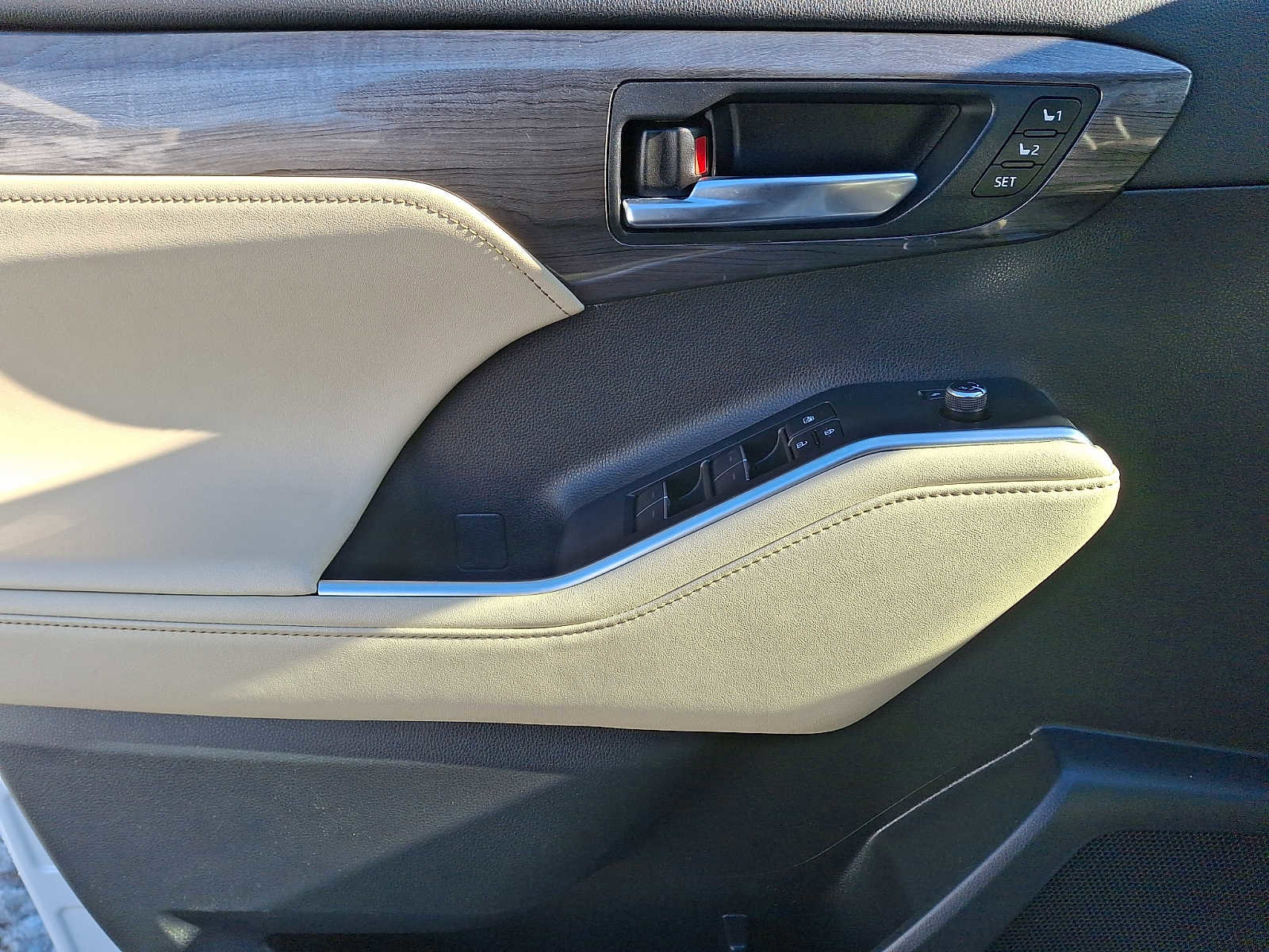 Used 2024 Toyota Highlander Limited image 11