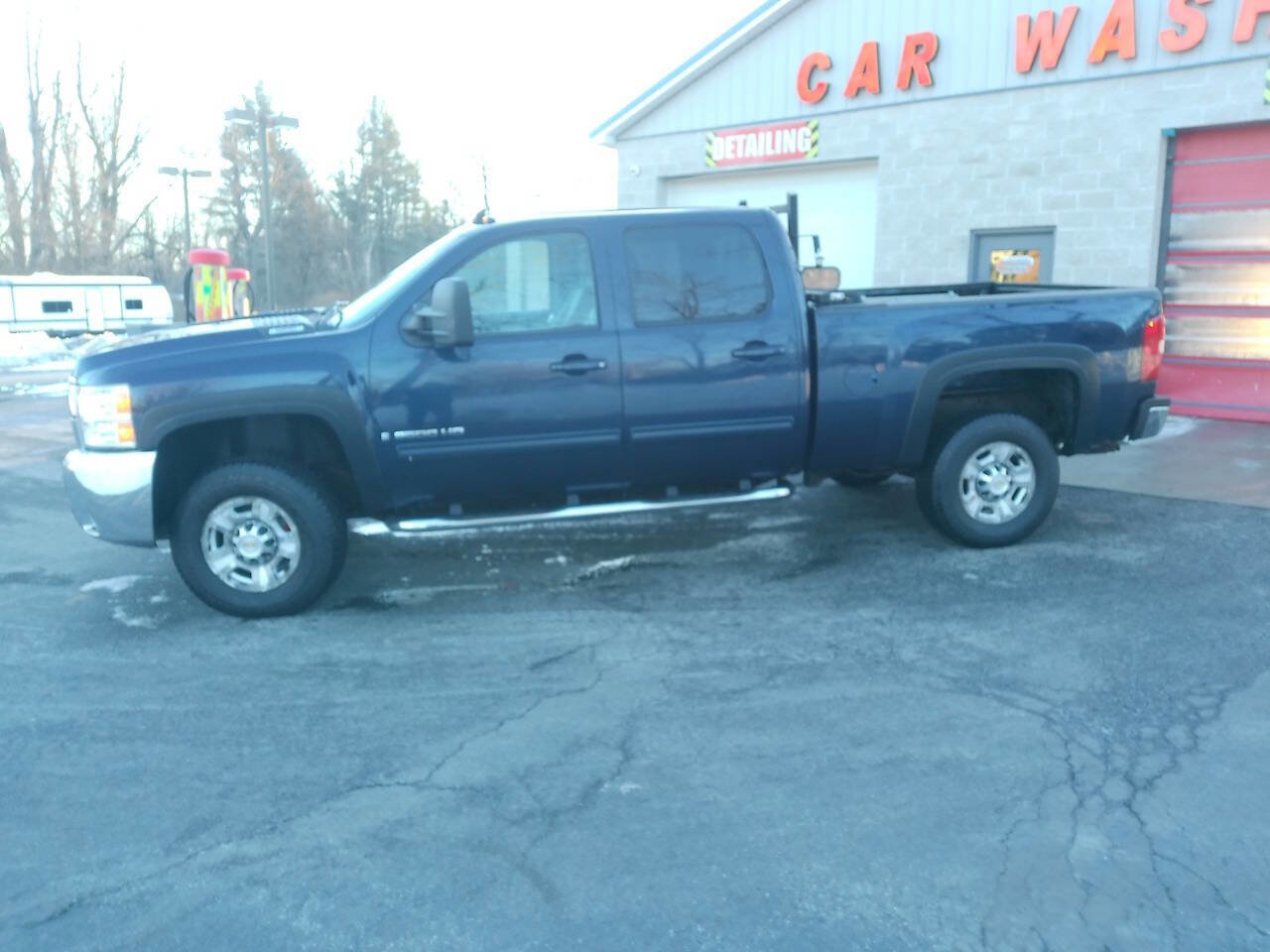 Used 2009 Chevrolet Silverado 2500 LTZ w/ Suspension Package, Off-Road image 3