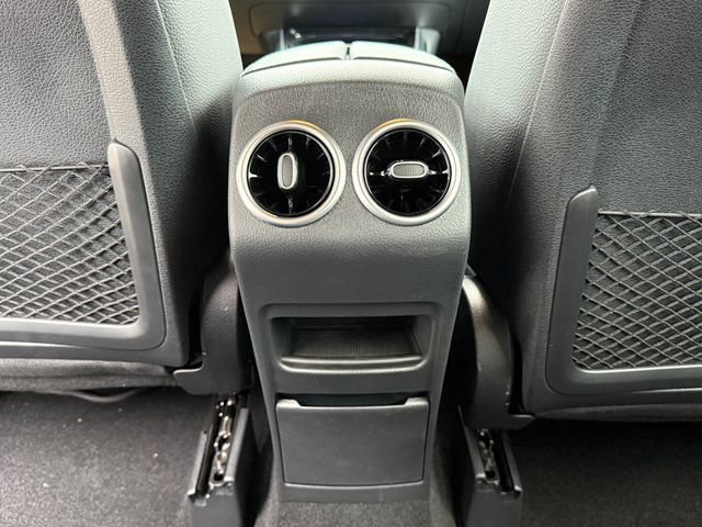 Used 2025 Mercedes-Benz GLB 250 4MATIC image 31