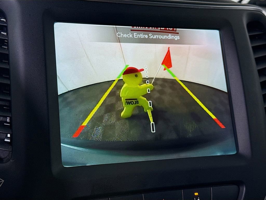 Used 2023 Jeep Cherokee Altitude Lux image 7