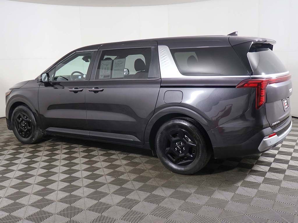 Used 2025 Kia Carnival FWD image 14