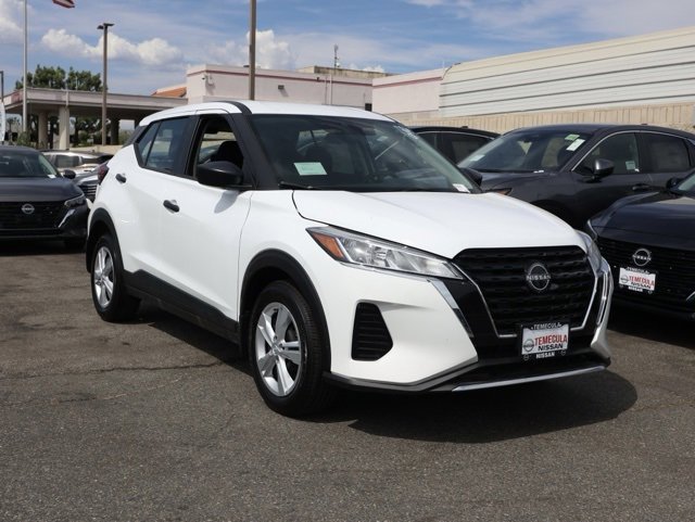 New 2025 Nissan Kicks Play S