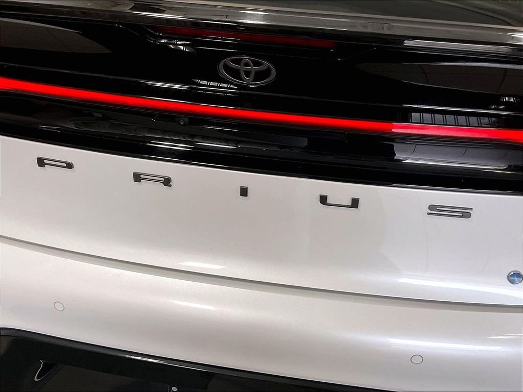 Used 2024 Toyota Prius XLE AWD/4WD image 28