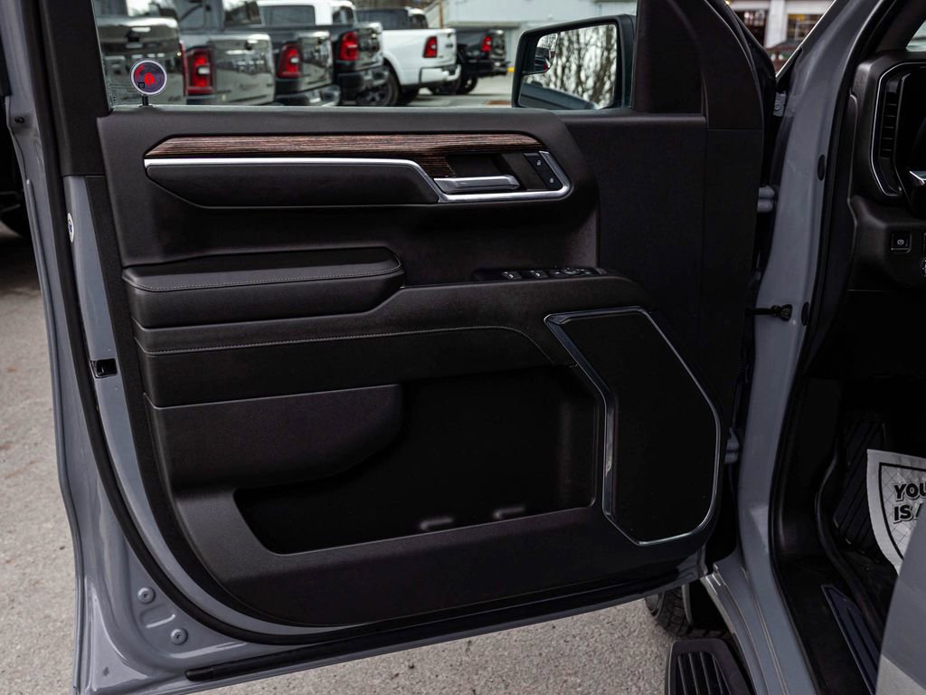 Used 2024 GMC Sierra 1500 Elevation w/ LPO, Elevation Black Package AWD/4WD image 11