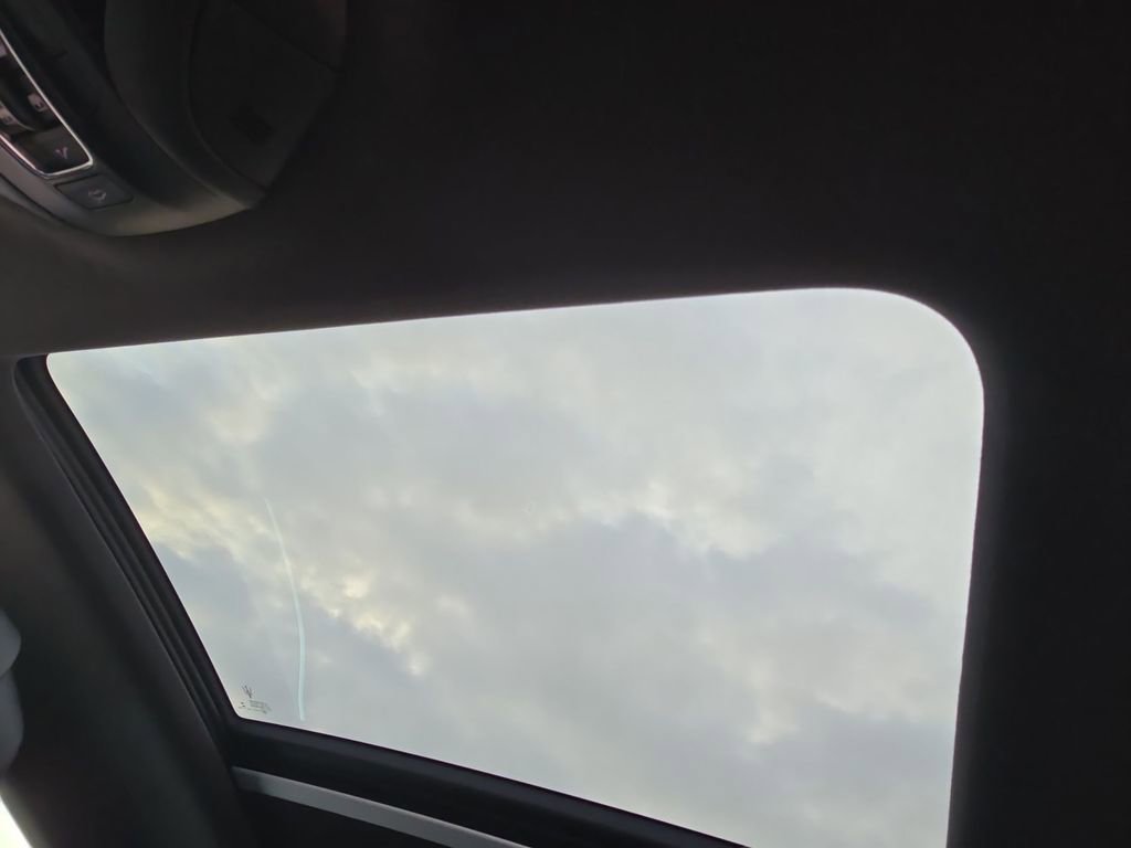 Used 2018 Maserati Levante image 22