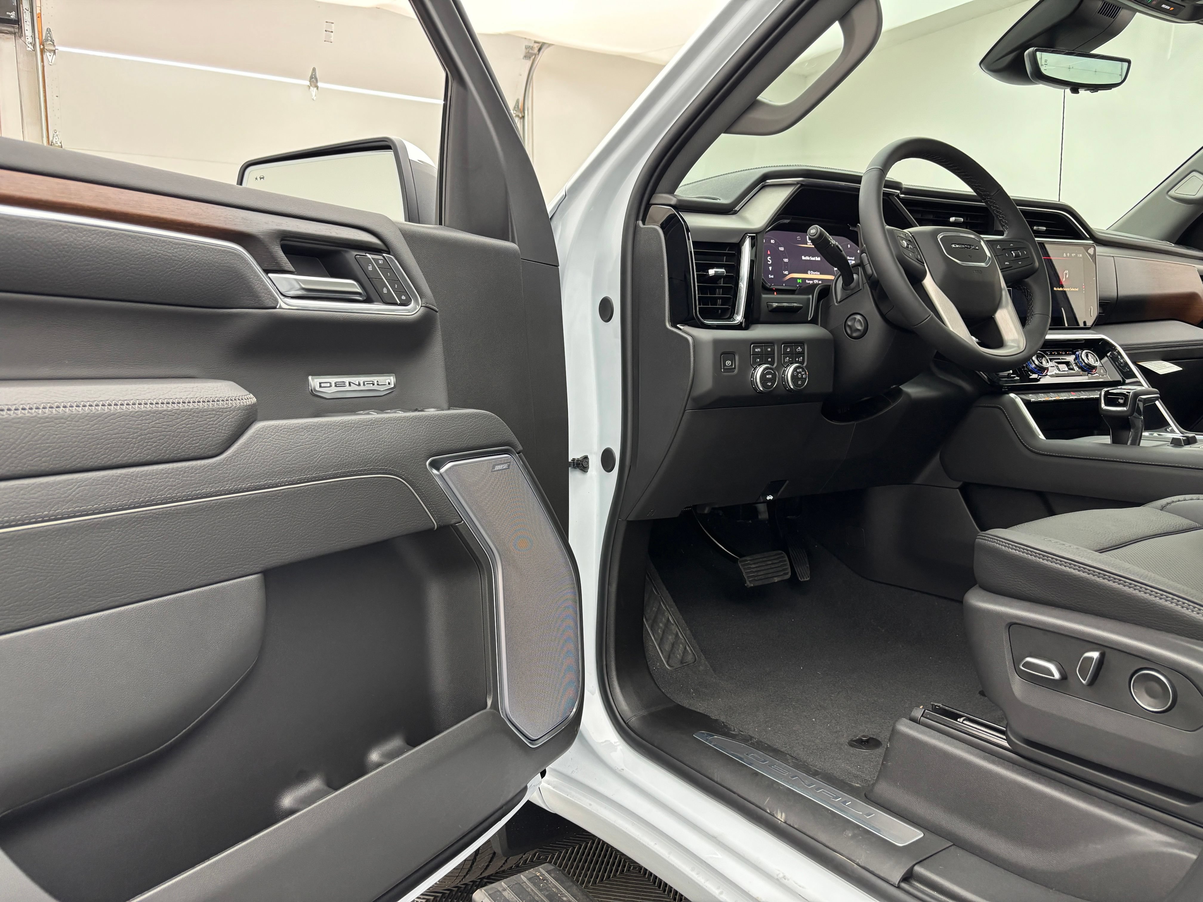 New 2026 GMC Sierra 1500 Denali w/ Denali Reserve Package AWD/4WD image 17
