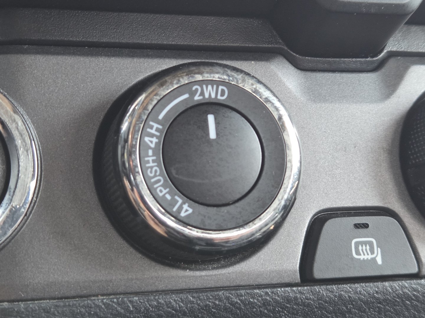 Used 2021 Toyota Tacoma TRD Off-Road AWD/4WD image 4