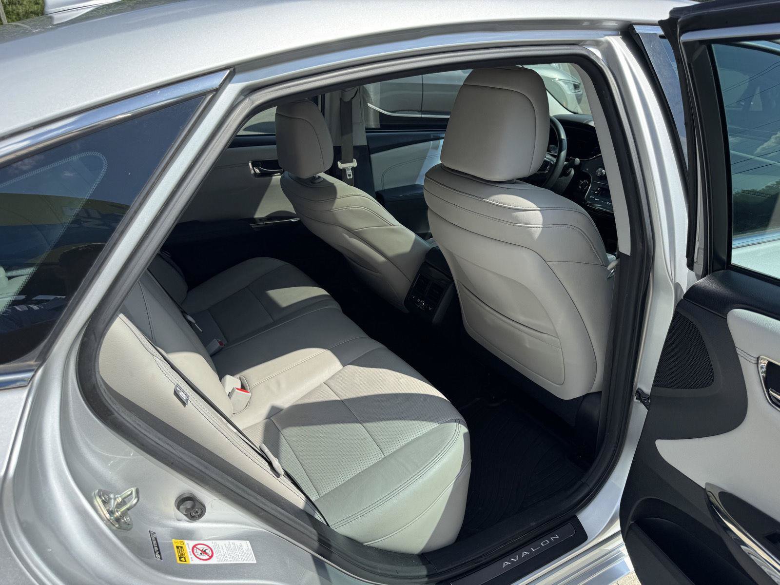 Used 2014 Toyota Avalon Limited w/ Technology Package FWD image 14