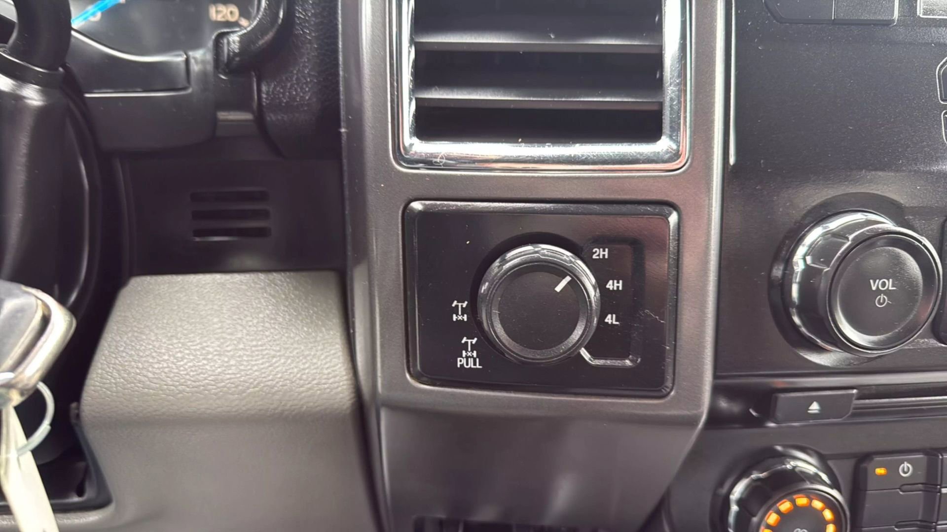 Used 2015 Ford F150 XLT w/ Equipment Group 301A Mid image 16