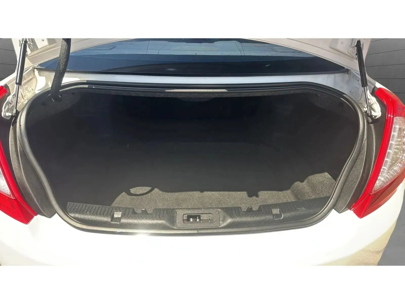 Used 2014 Lincoln MKS w/ Equipment Group 101A FWD image 26