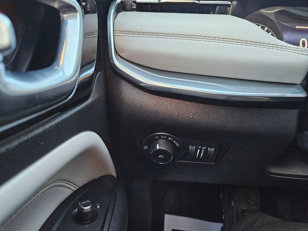 Used 2022 Jeep Compass Limited image 13