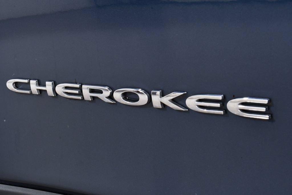 Used 2020 Jeep Cherokee Latitude Plus AWD/4WD image 24
