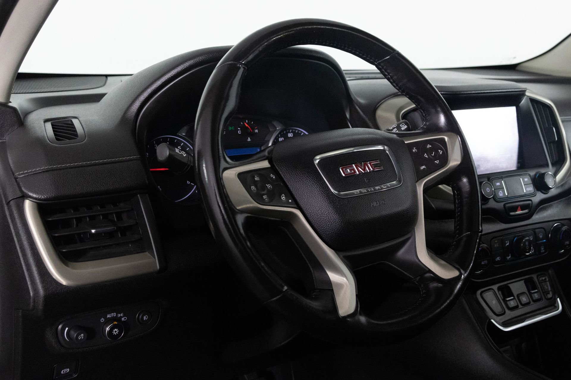 Used 2019 GMC Terrain Denali w/ Advanced Safety Package image 33