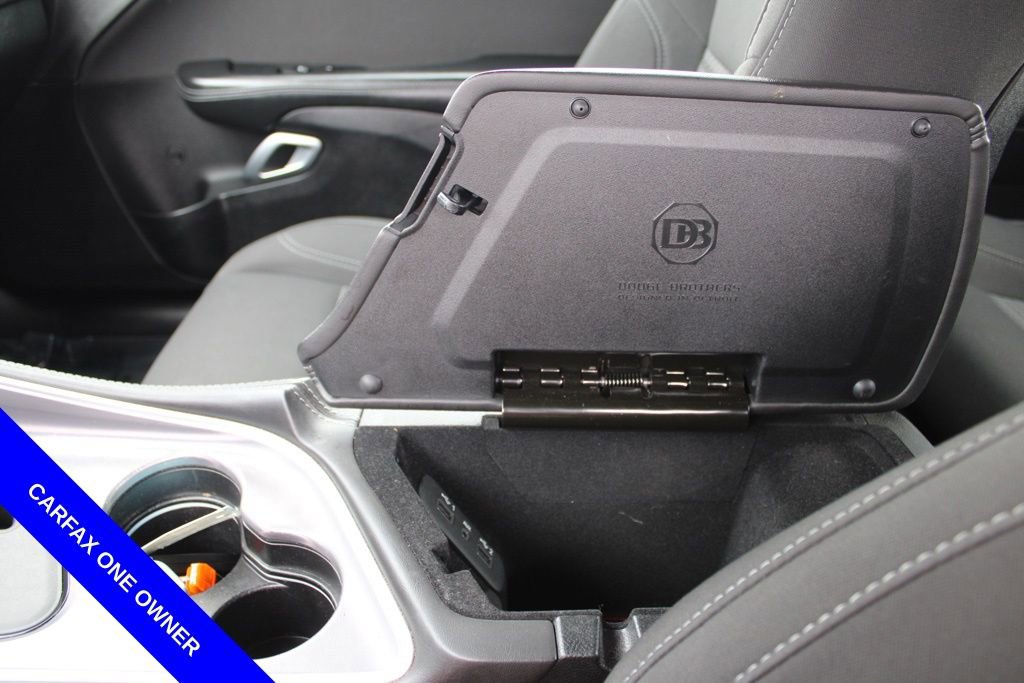 Used 2019 Dodge Challenger SXT image 32