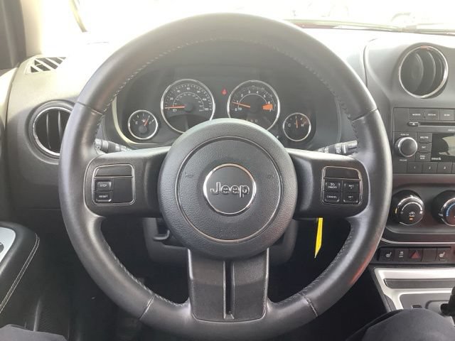 Used 2014 Jeep Compass Latitude FWD image 27