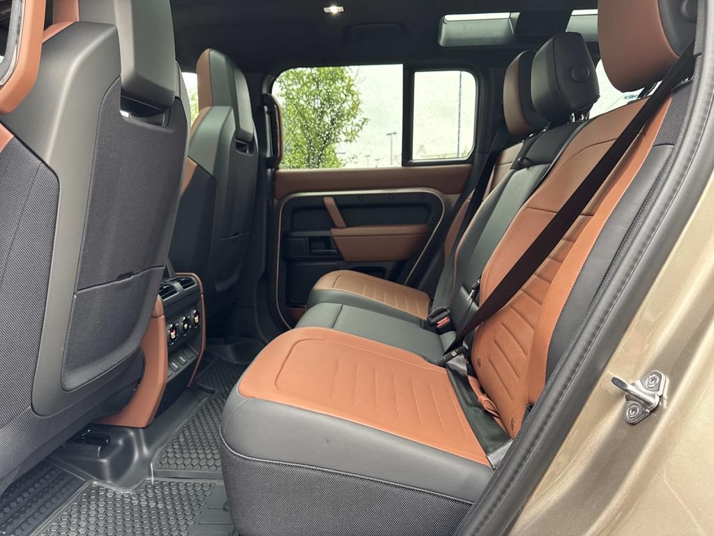 New 2026 Land Rover Defender 110 AWD/4WD image 13